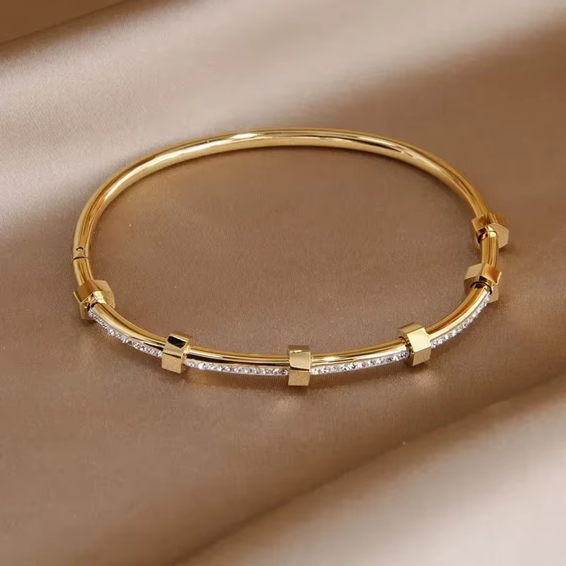 Lys Goldene Armband