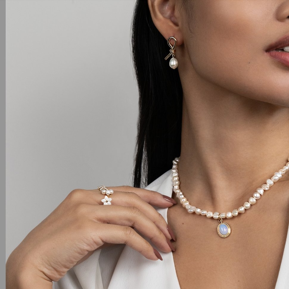 Geknotete Gold- und Süßwasserperlen Ohrringe